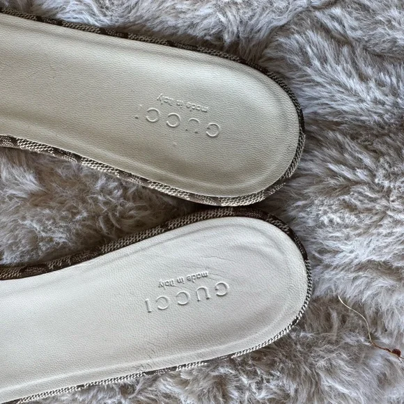 Gucci Beige GG Canvas Slide Sandals with Gold Hardware - Picture 3 of 4